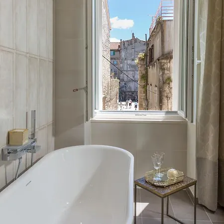 Casa de hóspedes Riva Palace 4*