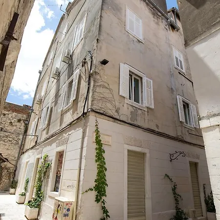 Riva Palace Guest house 4*