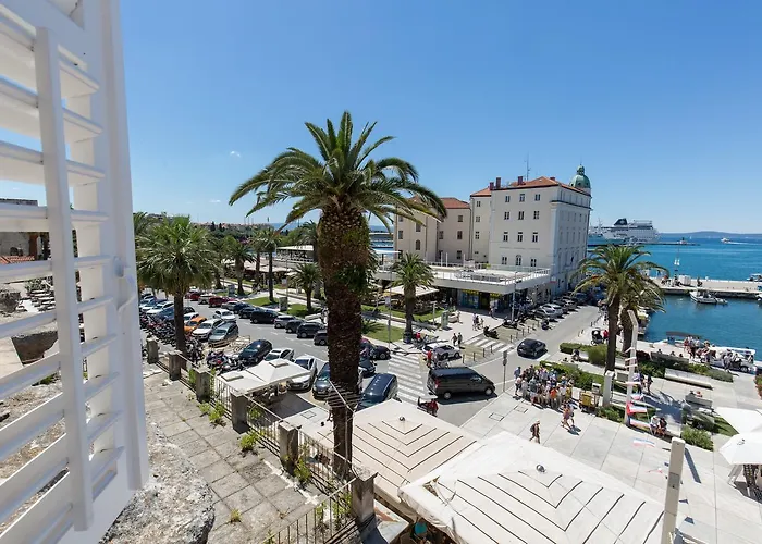 Πανσιόν Riva Palace 4*