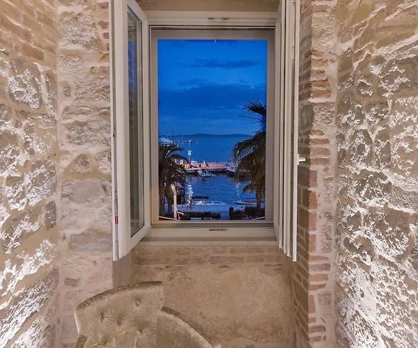 Πανσιόν Riva Palace 4*