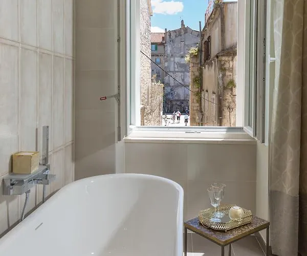 Πανσιόν Riva Palace 4*